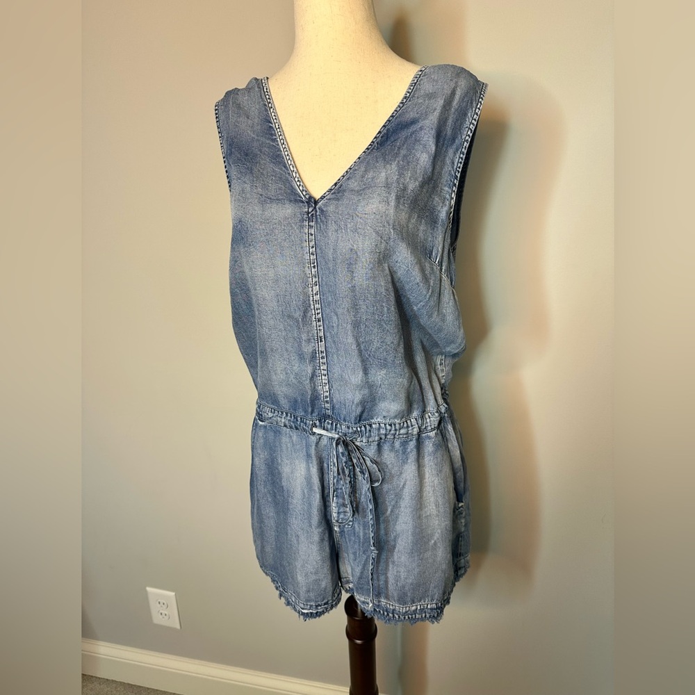 Sz M Mustard Seed chambray denim shorts romper light blue pockets elastic waist